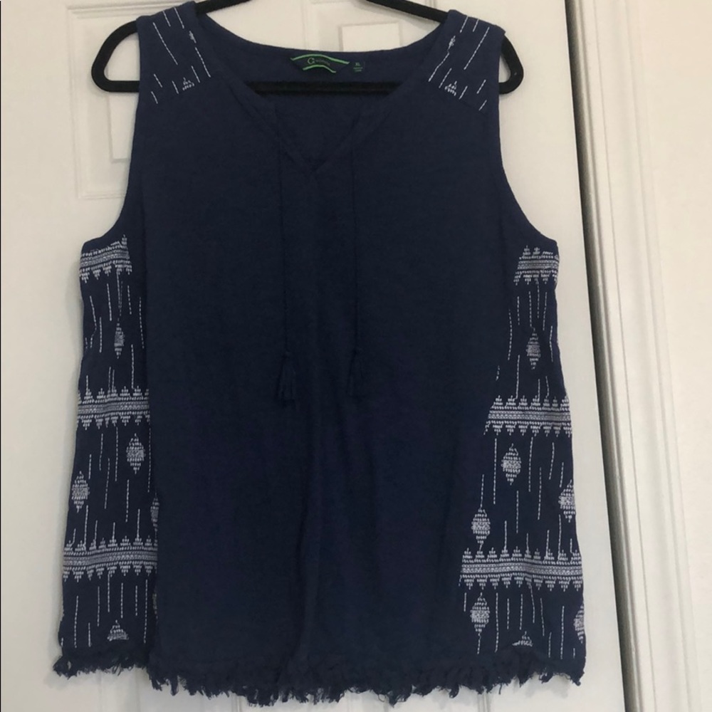 Navy tank + embroidered detail ⭐️